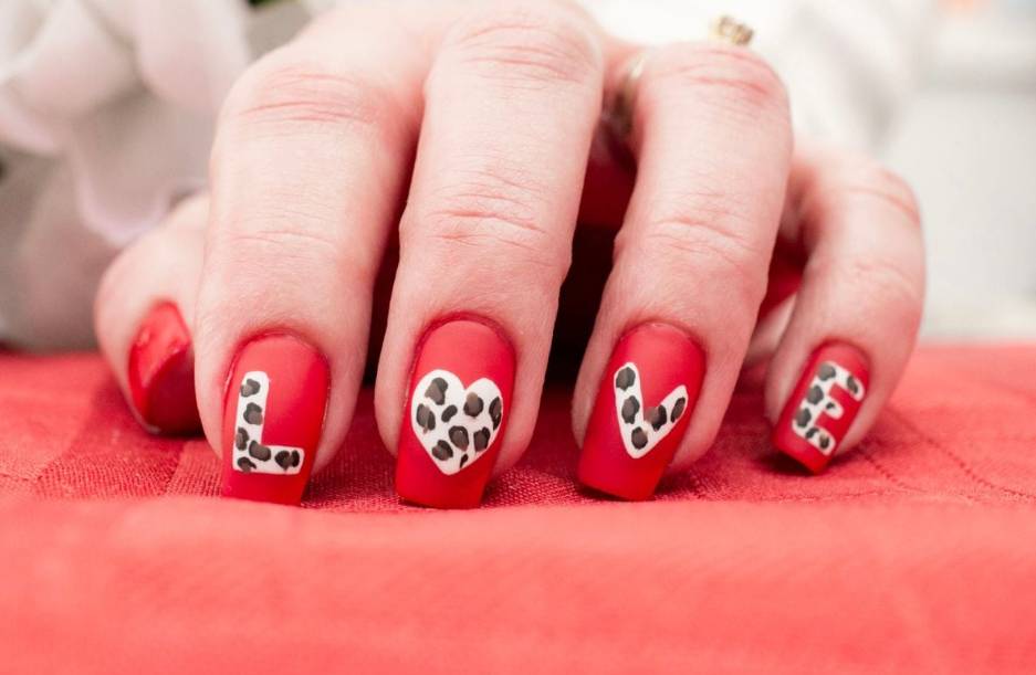 Red valentines day nails Design 2025